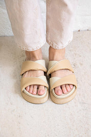 Sisi beige