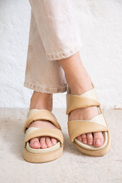 Sisi beige