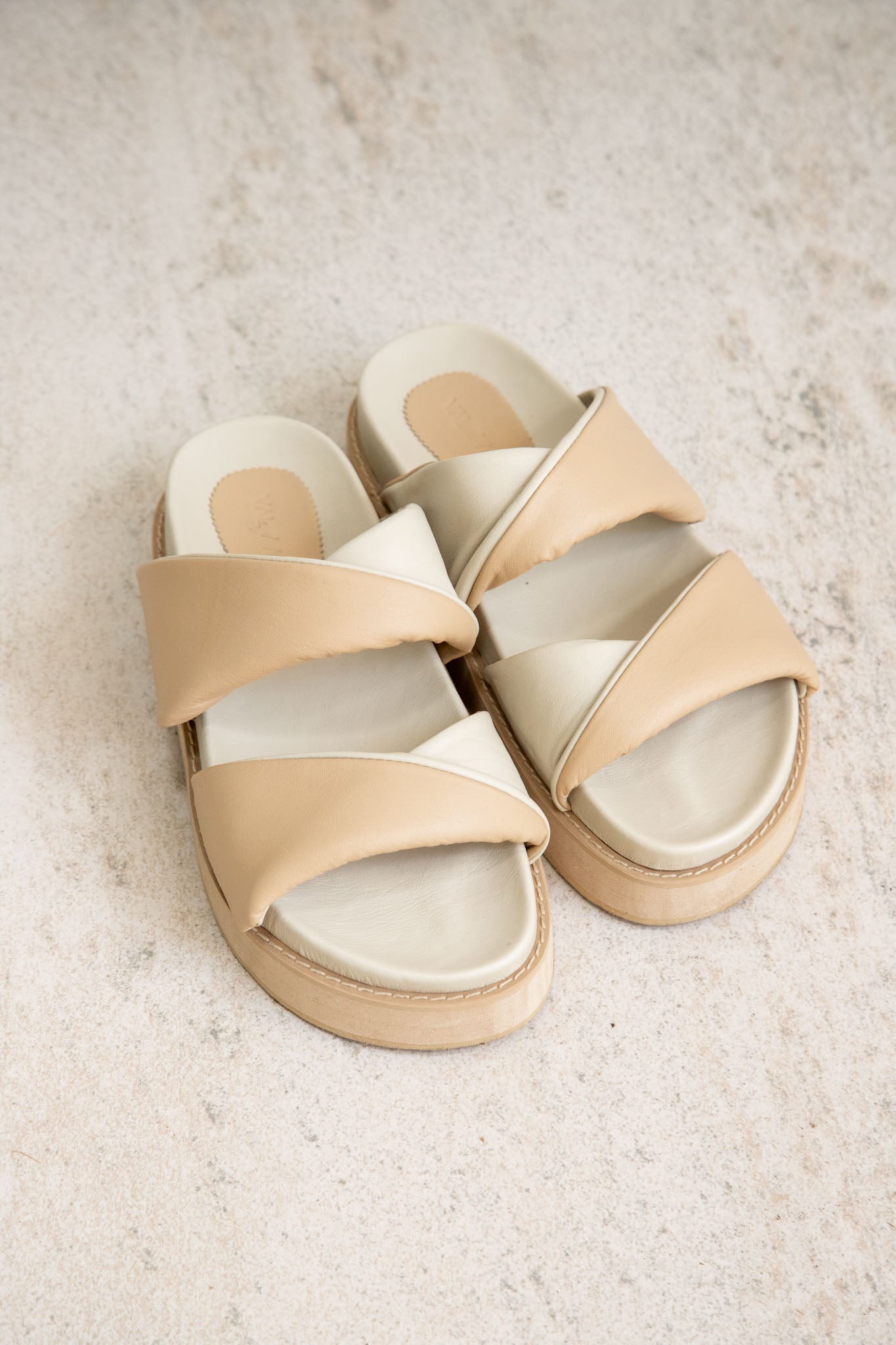 Sisi beige