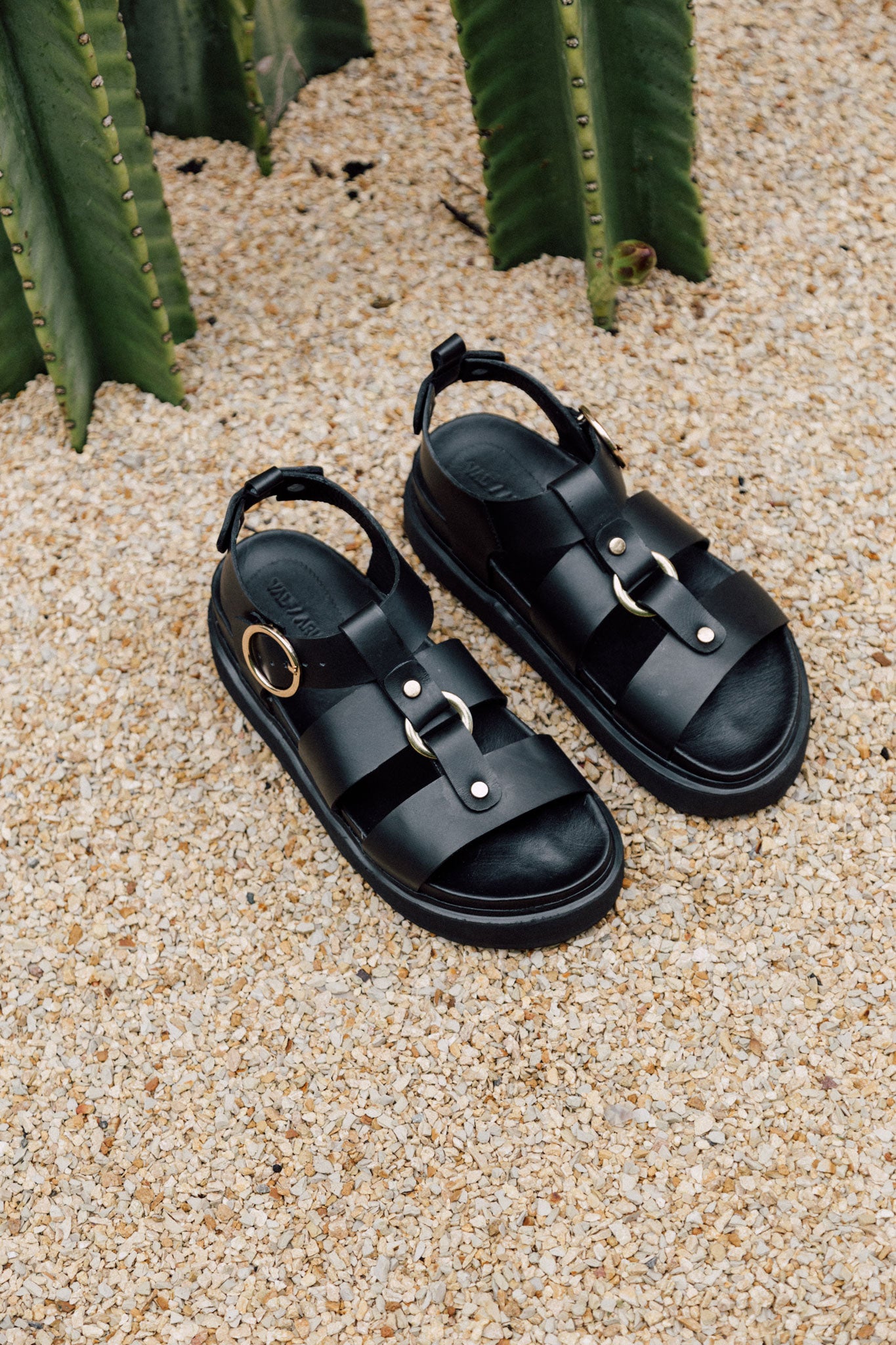 Sol Sandals Negras