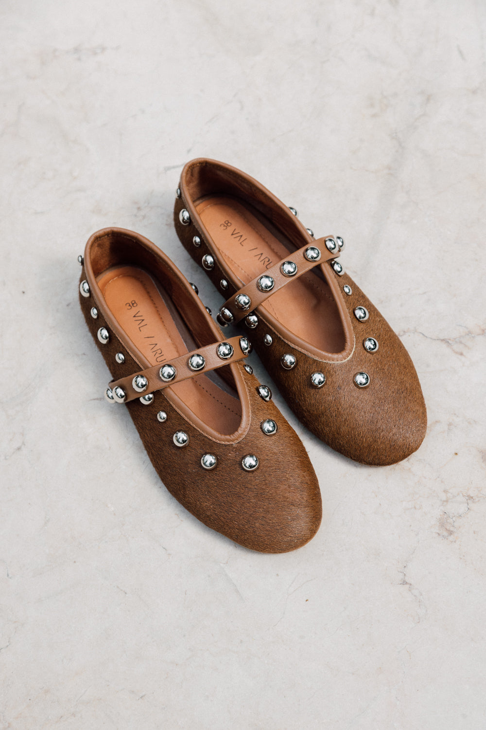 MOCASINES & FLATS
