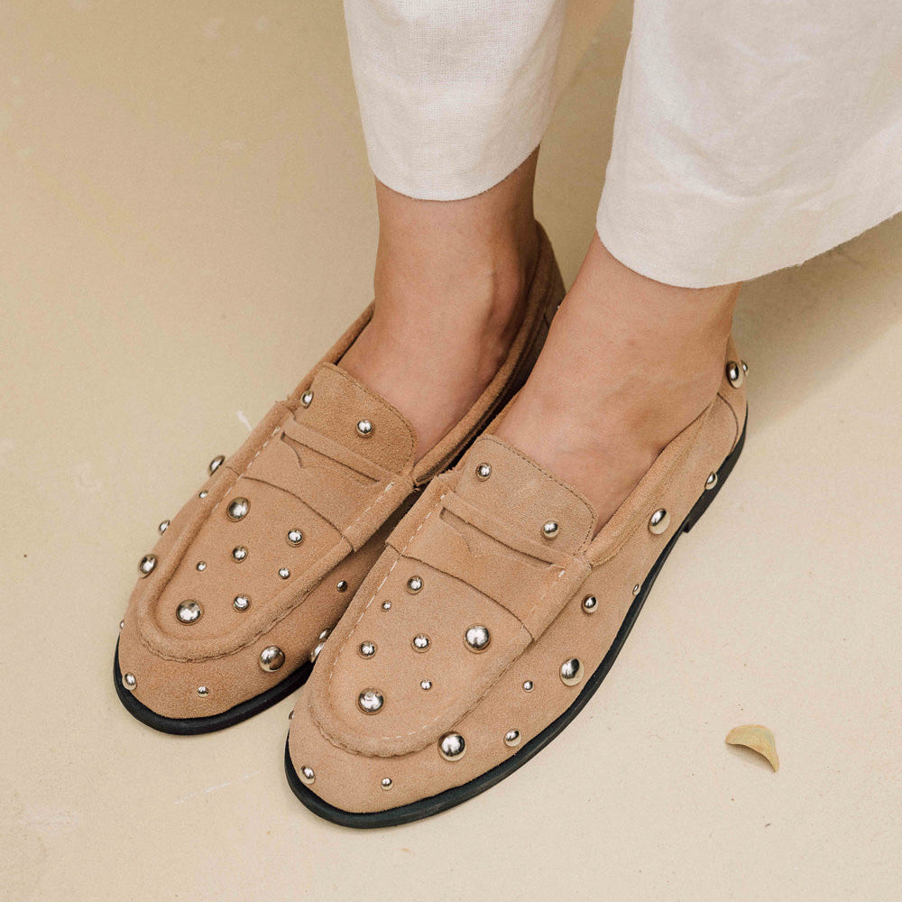 Zapatos hechas en cuero 100% por artesanos colombianos. Diseños únicos y exclusivos que te harán sentir cómoda 