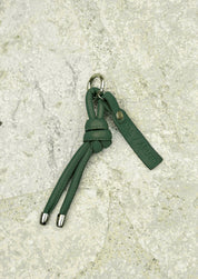 Knot Charm Verde