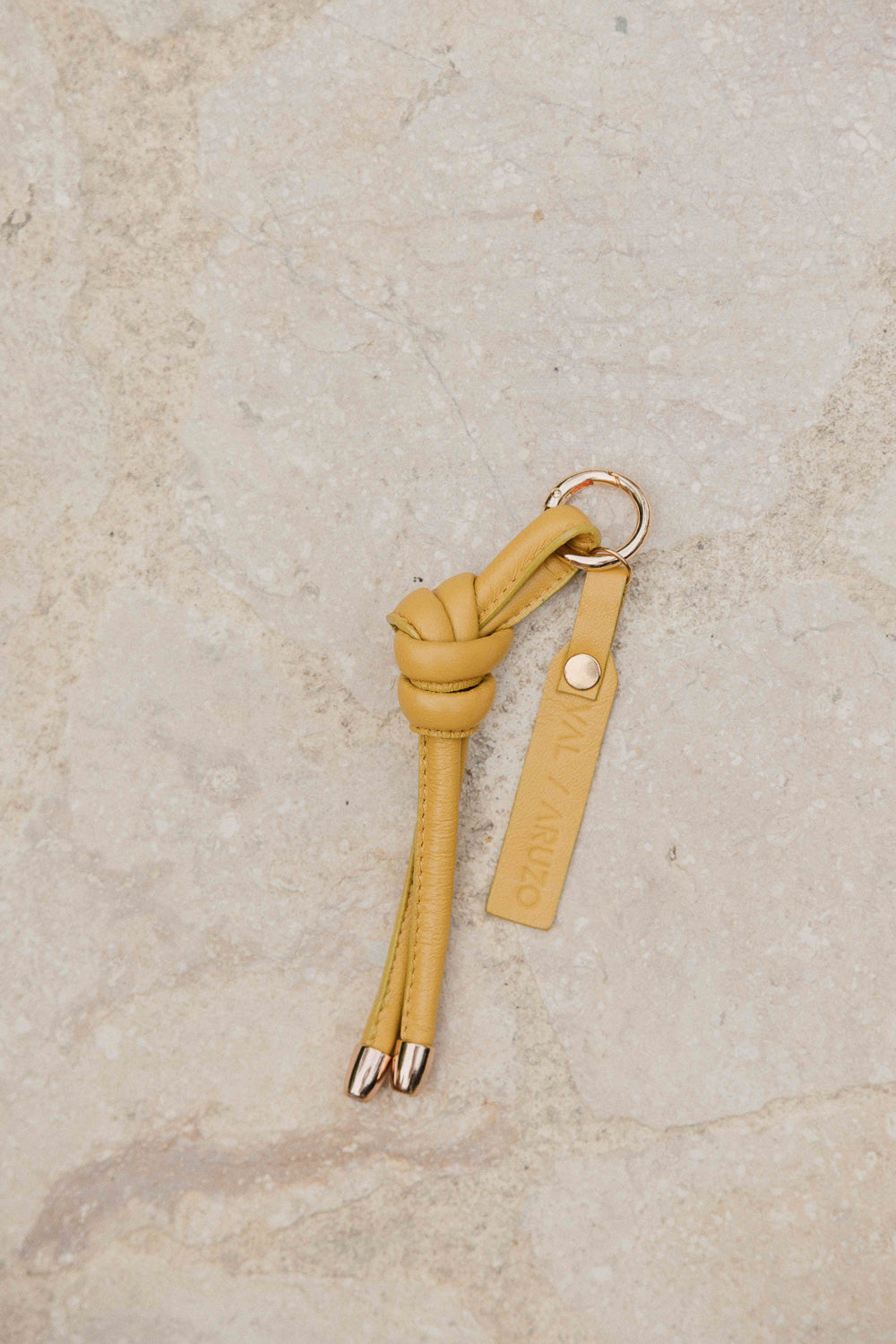 Knot Charm Amarillo