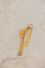 Knot Charm Amarillo