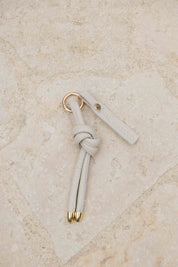 Knot Charm Marfil