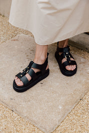 Sol Sandals Negras
