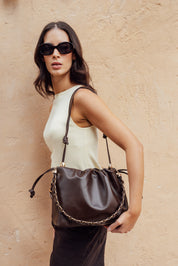 amalfi-bag-mocca-03-modelo