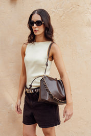 amalfi-bag-mocca-04-modelo