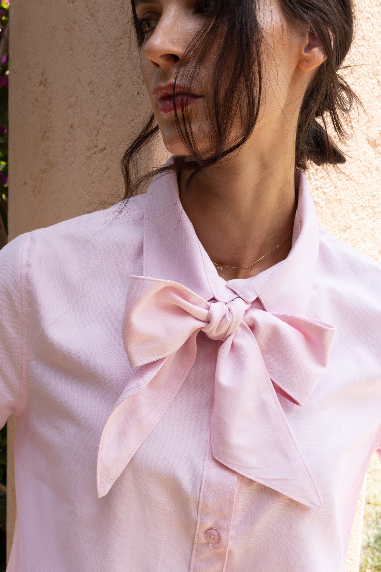 camisa-flora-baby-pink-02-detalle-lazo