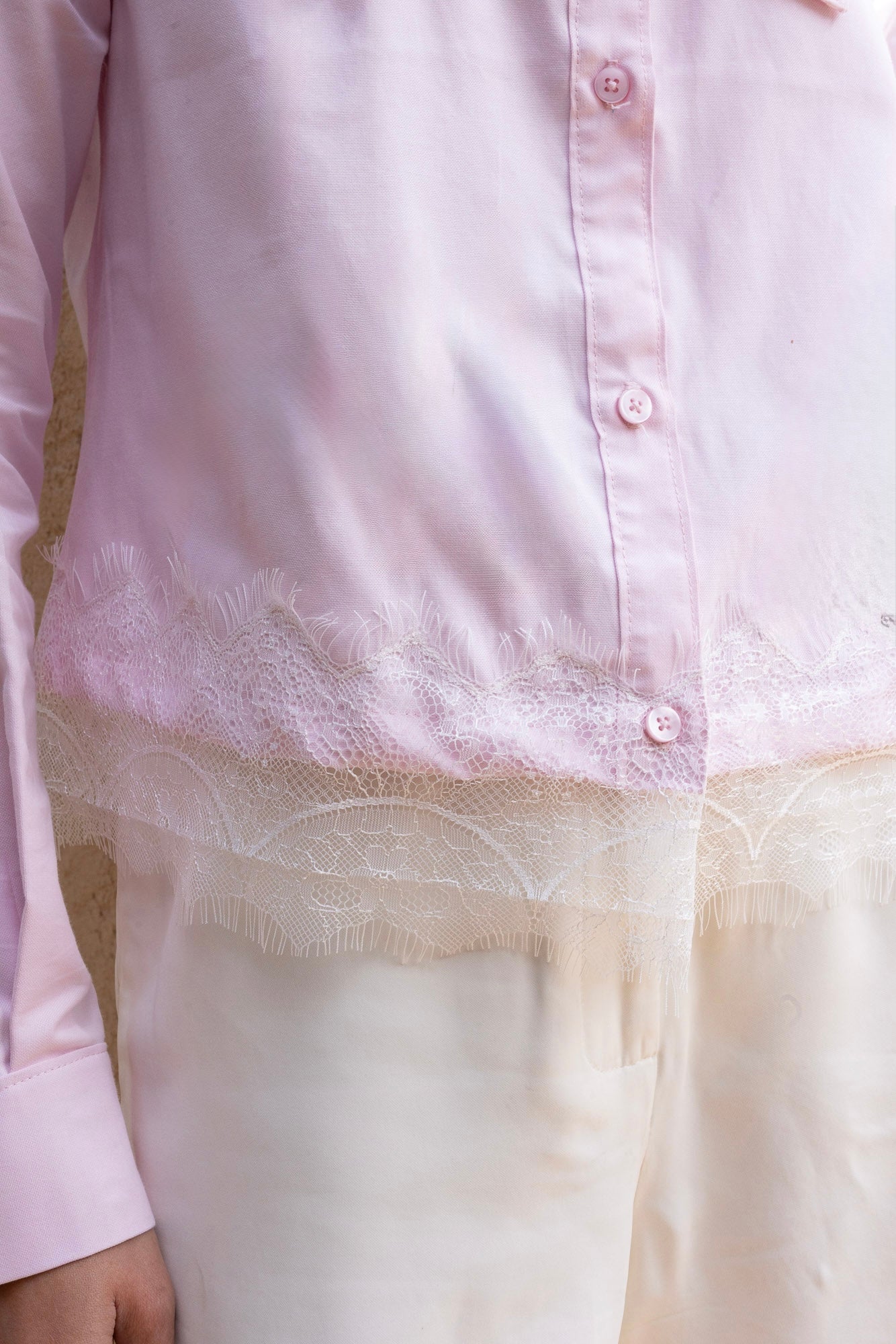 camisa-flora-baby-pink-03-detalle-encaje