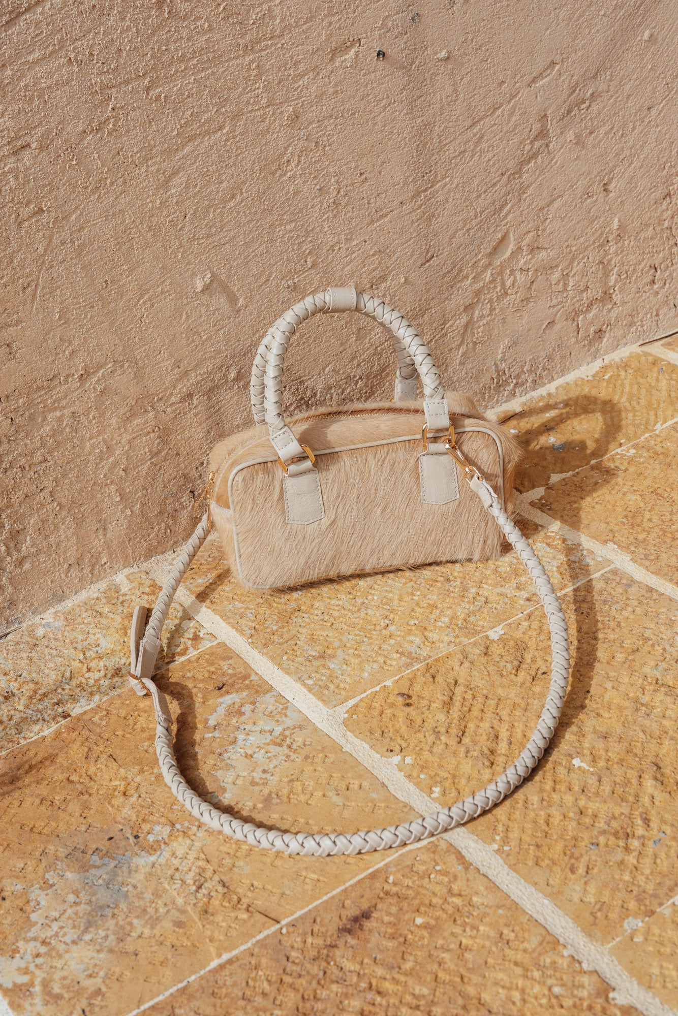 campo-bag-beige-07-modelo-completo