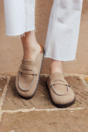 clog-brezza-beige-05-modelo-completo
