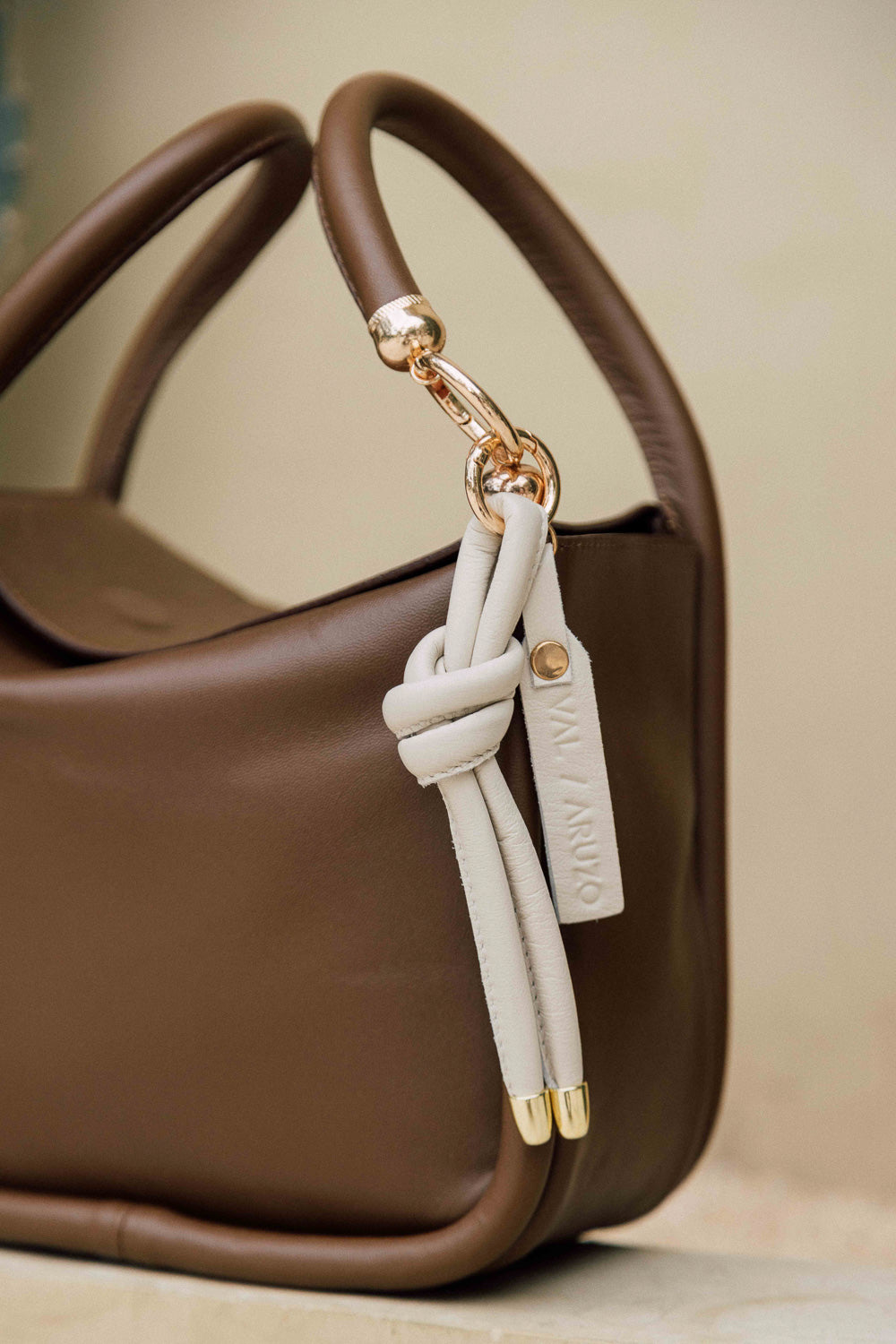 Knot Charm Marfil de Val Aruzo - foto 1