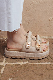 lily-sandals-beige-04-modelo-pies