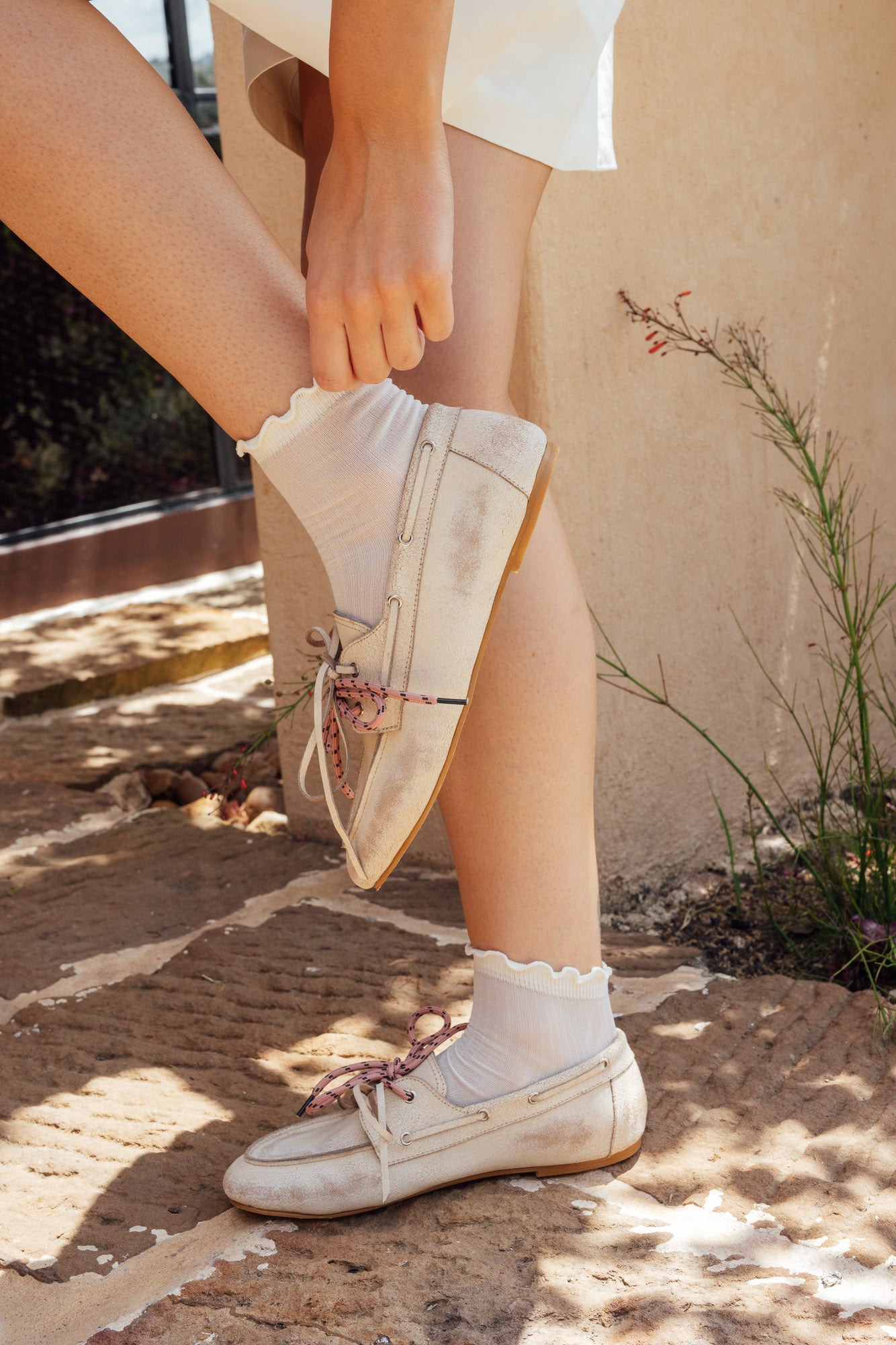 mocasin-amalfi-vintage-beige-03-modelo-pies