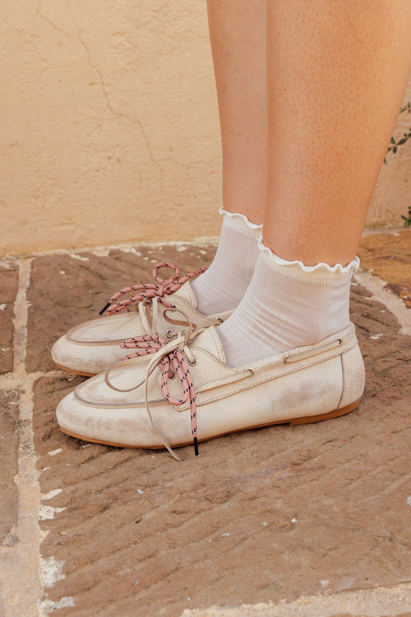 mocasin-amalfi-vintage-beige-07-modelo-pies