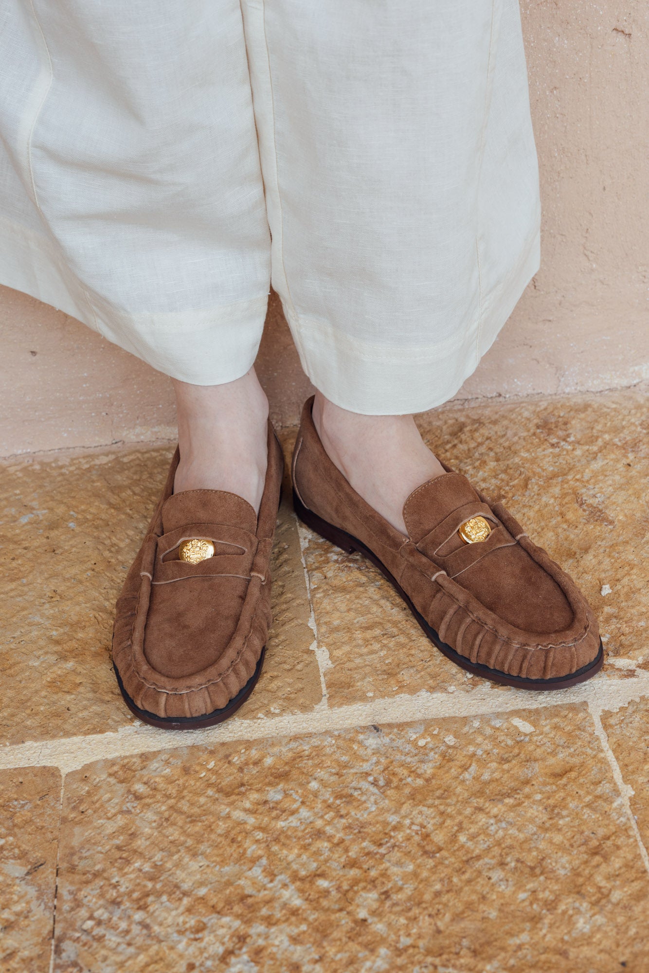 mocasin-atelier-miel-03-modelo-pies