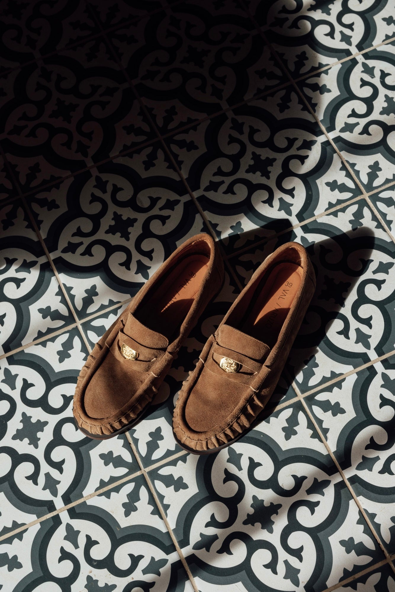 mocasin-atelier-miel-09-modelo-completo
