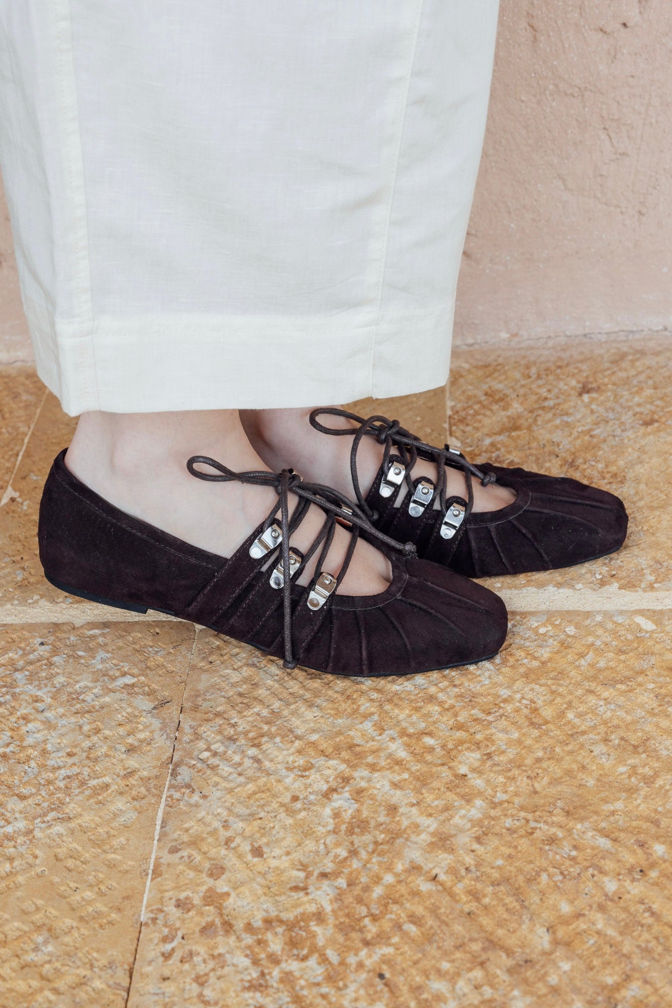 wild-flats-mocca-03-modelo-pies