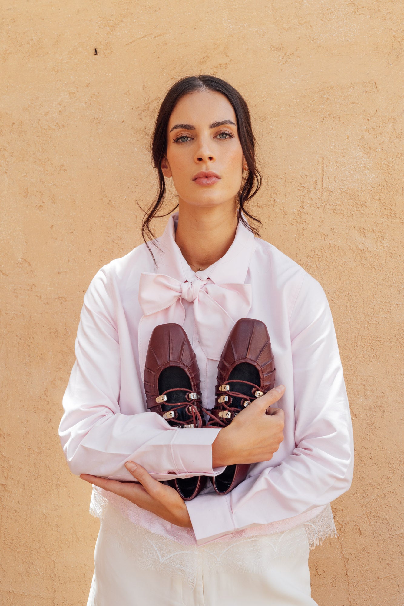 wild-flats-vino-03-detalle-manos